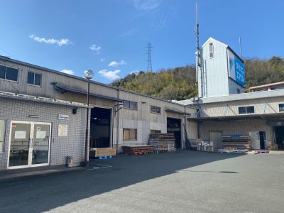 創業100年を越える地域密着型の建築資材の専門商社です。